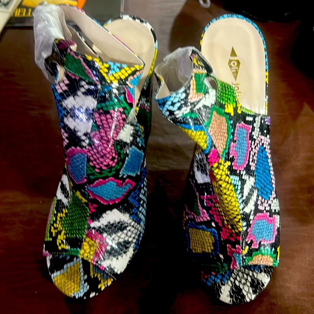 Multicolor sandal heels never worn